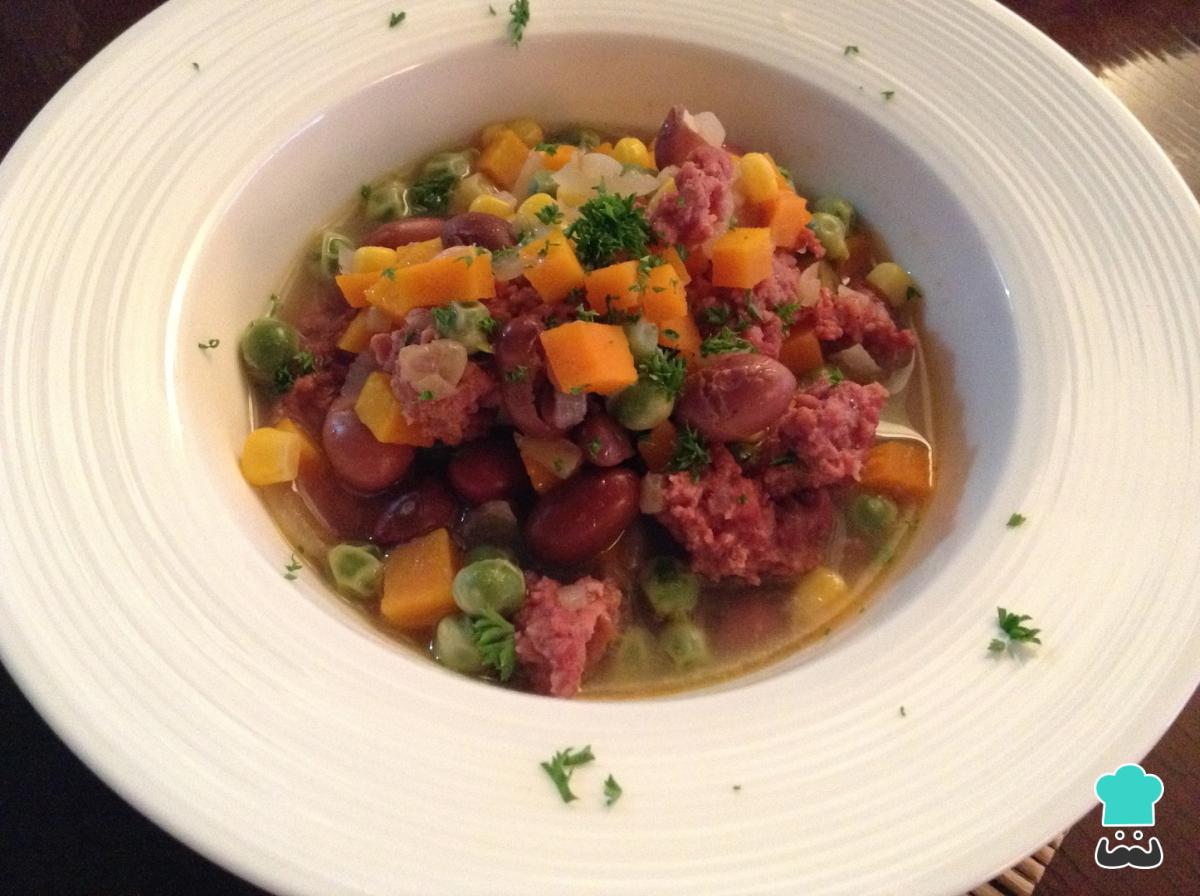Recette de soupe aux haricots avec viande et légumes
