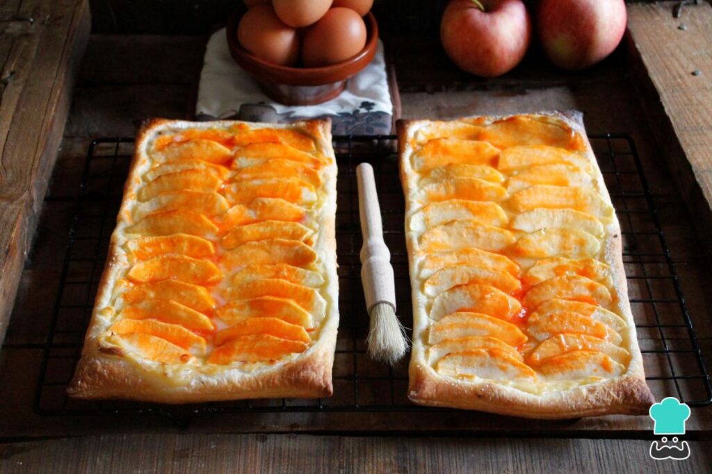 Recette du Gâteau aux pommes, pâte feuilletée et crème pâtissière