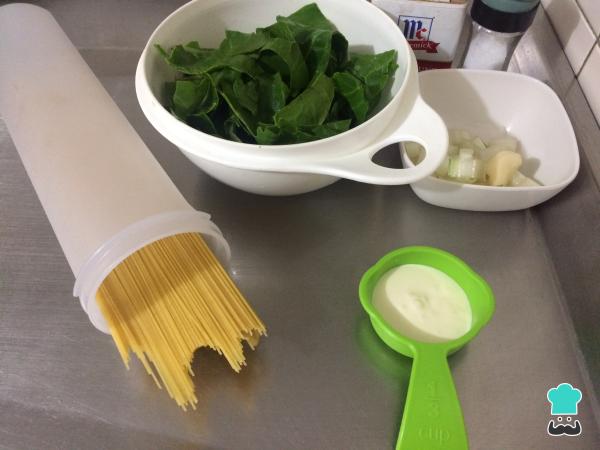 Recette de pâtes à la sauce aux blettes - Étape 1