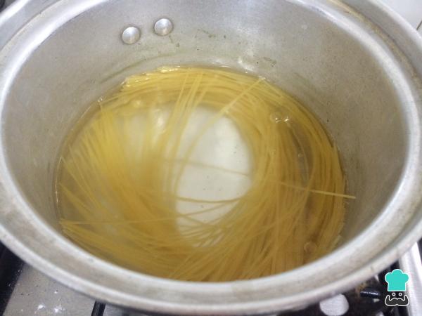 Recette de pâtes avec sauce aux blettes - Étape 5