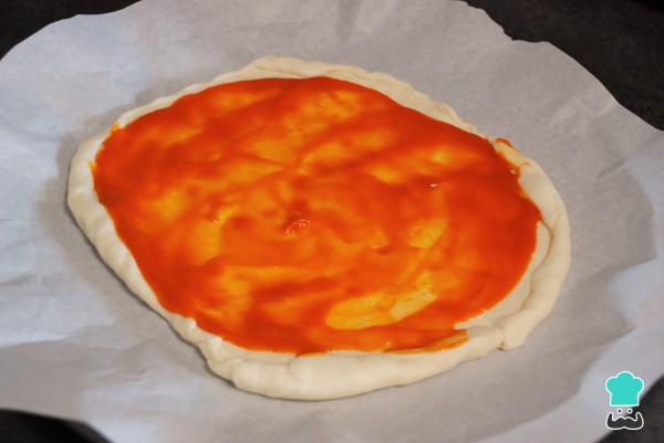 Recette de pizza aux champignons et bacon - Étape 2