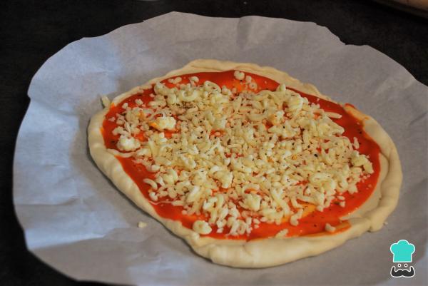 Recette de pizza aux champignons et bacon - Étape 3