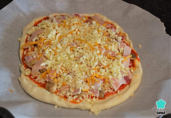 Recette de pizza aux champignons et bacon - Étape 6