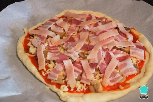 Recette de pizza aux champignons et bacon - Étape 5