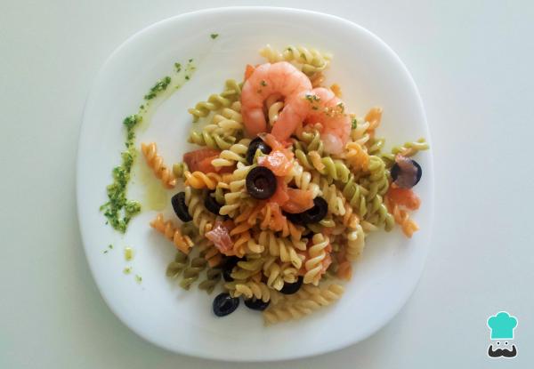 Recette de Salade de Pâtes au Saumon Fumé et Crevettes - Étape 6