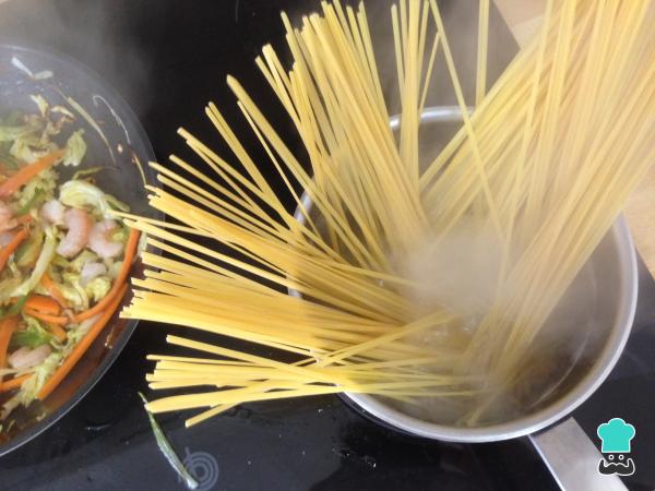 Recette de nouilles chinoises aux crevettes - Étape 6