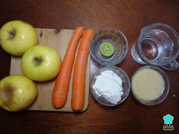 Recette de Salade de Pommes et Carottes à la Crème - Étape 1