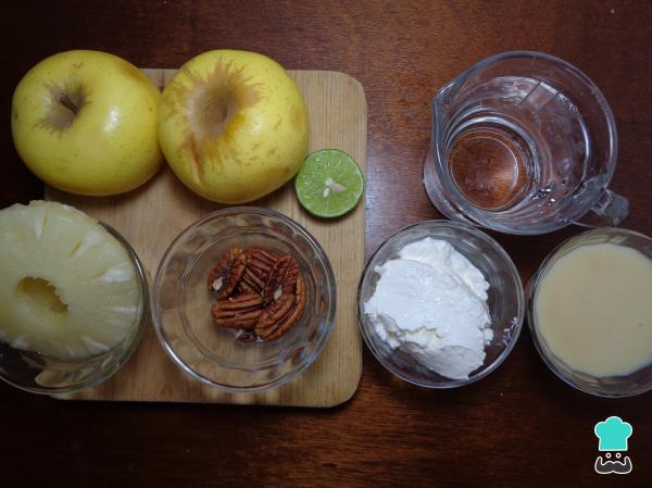 Recette de salade de pommes à l'ananas et aux noix - Étape 1