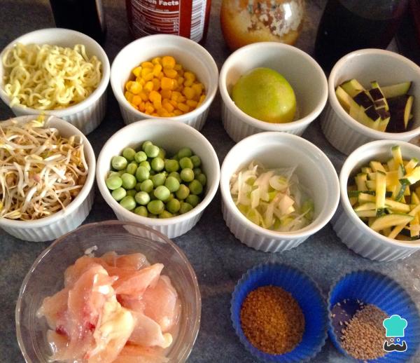 Recette de poulet Yakisoba – Étape 1