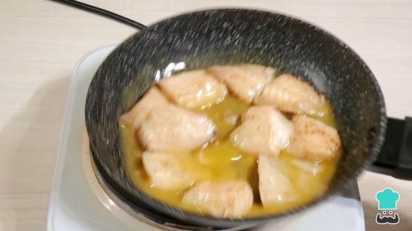 Recette des Cocochas de merluza al pil pil, le plat traditionnel basque étape par étape - Étape 4