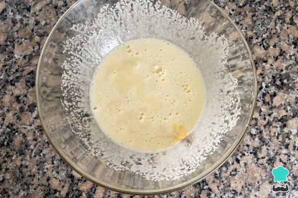 Recette de pudding marbré à l'huile - Étape 1