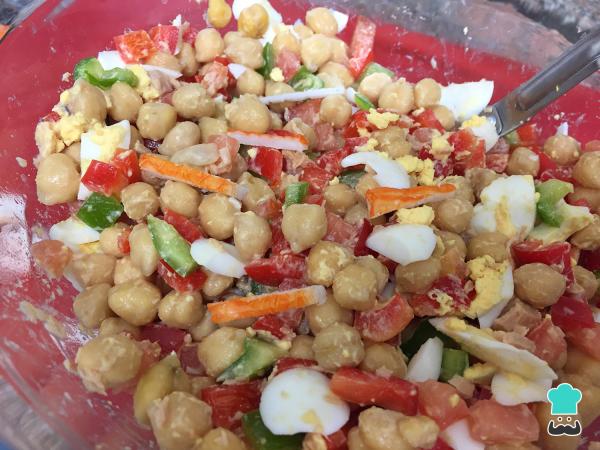 Recette de Salade de pois chiches aux tomates et aux œufs - Étape 5