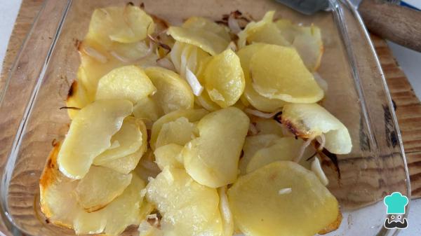 Recette de saumon au four avec pommes de terre et oignons - Étape 3