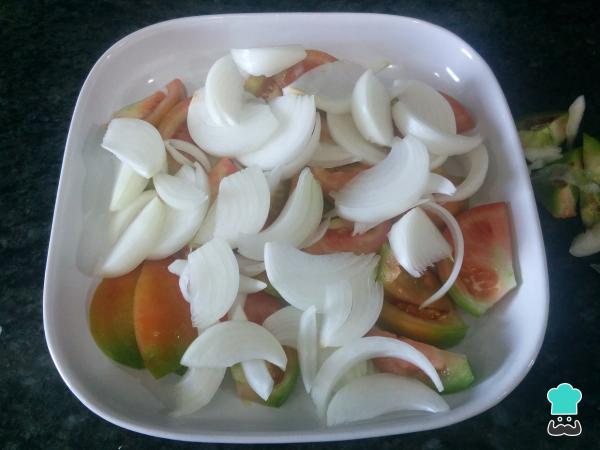 Recette de salade de tomates, oignons et thon - Étape 3