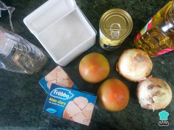 Recette de Salade de tomates, oignons et thon - Étape 1