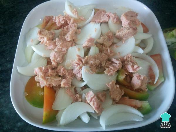 Recette de salade de tomates, oignons et thon - Étape 4