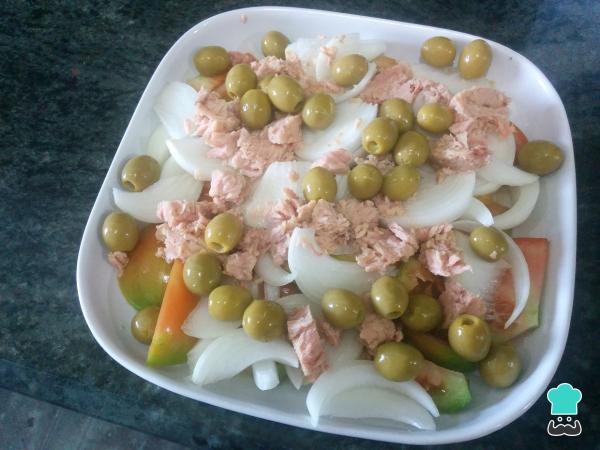 Recette de salade de tomates, oignons et thon - Étape 5