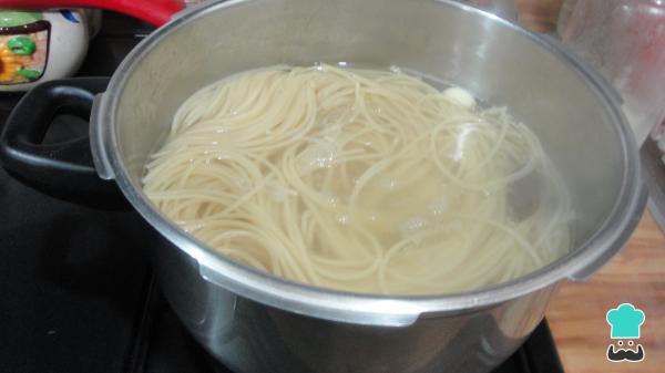 Recette Spaghetti à la sauce blanche - Étape 2