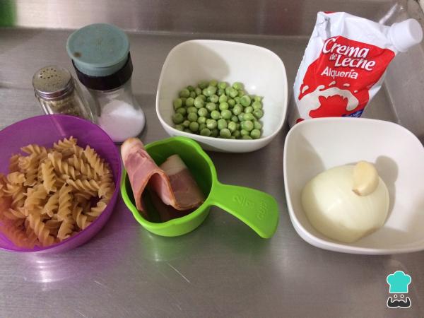 Recette de pâtes aux petits pois et bacon - Étape 1