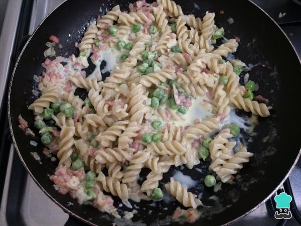 Recette de pâtes aux petits pois et bacon - Étape 6
