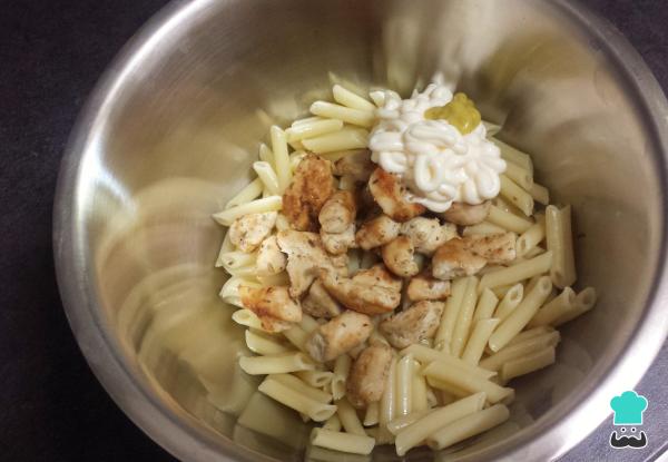 Recette de salade de pâtes au poulet et au fromage - Étape 5