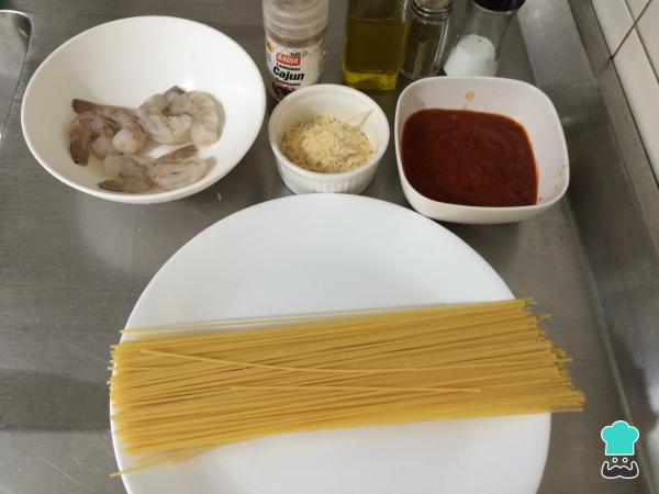 Recette de pâtes cajun aux crevettes - Étape 1