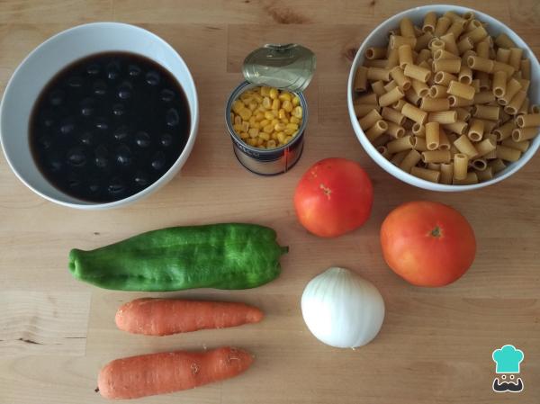 Recette de salade de pâtes aux grains entiers et aux légumes - Étape 1