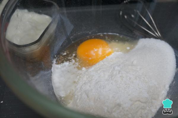 Recette de beignets au yaourt grec - Étape 1