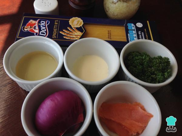 Recette Spaghetti au saumon fumé - Étape 1