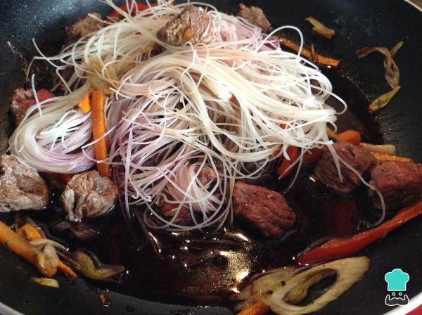 Recette Nouilles de riz sautées à la viande - Étape 6