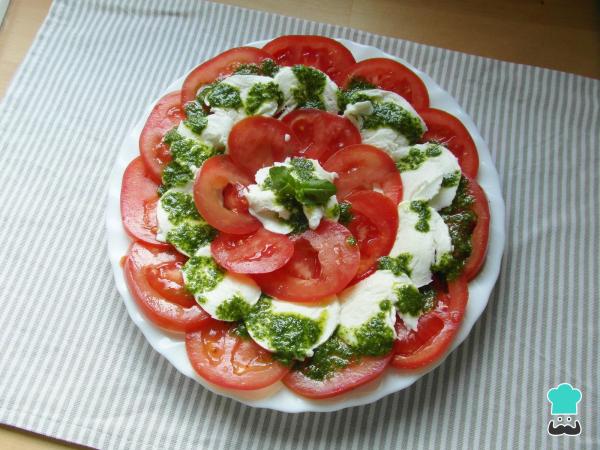 Recette de salade Caprese avec sauce pesto - Étape 4