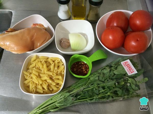 Recette de Pâtes arrabiata au poulet - Étape 1