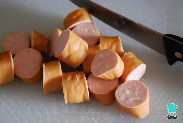 Recette de Spaghetti aux saucisses pour enfants - Étape 1
