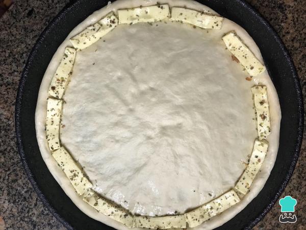 Recette de pizza aux bords de fromage - Étape 4