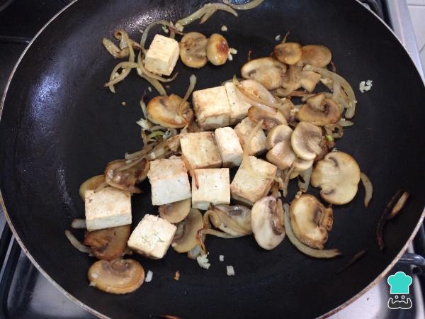 Recette de pâtes au tofu fumé et champignons - Étape 3