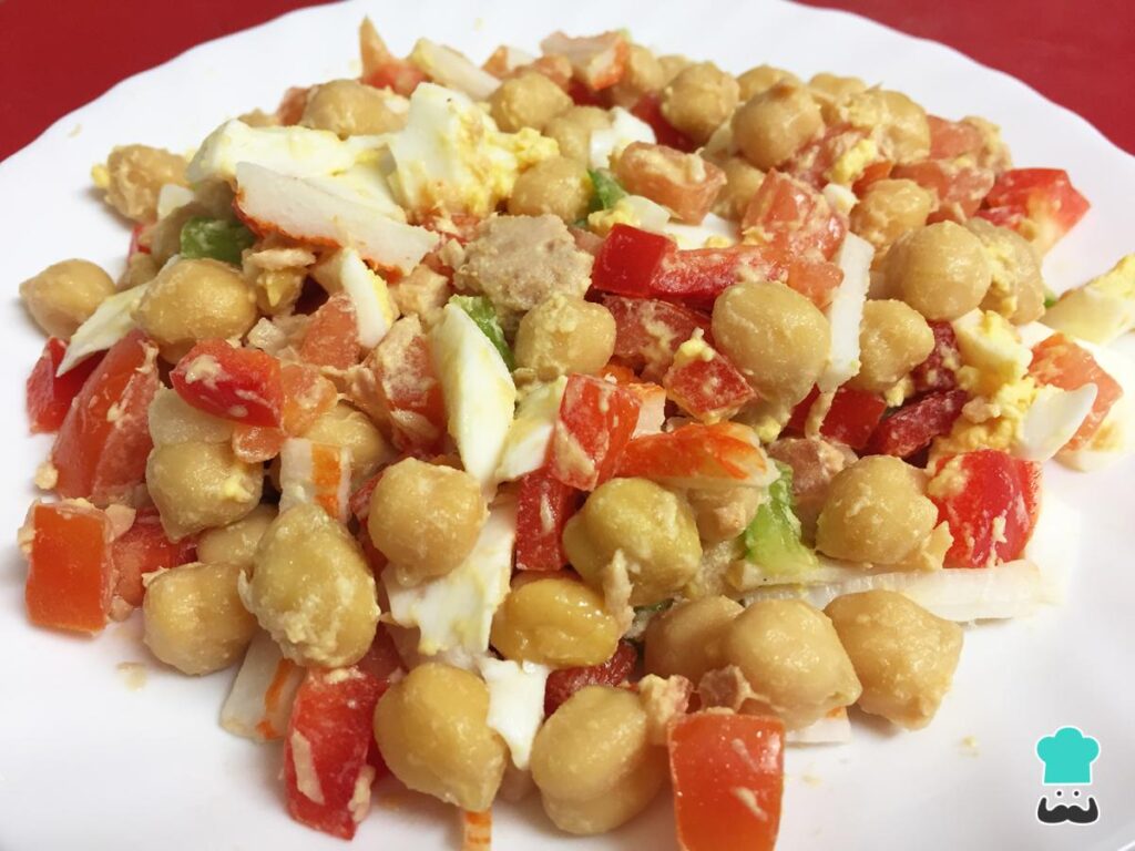 Recette de Salade de pois chiches à la tomate et aux œufs