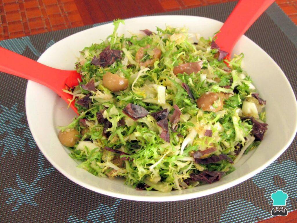 Recette de Salade verte à la scarole et aux olives