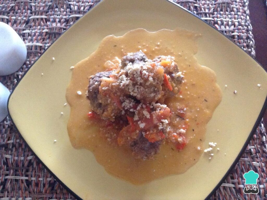 Recette de boulettes de bœuf à la sauce aux amandes et tomates