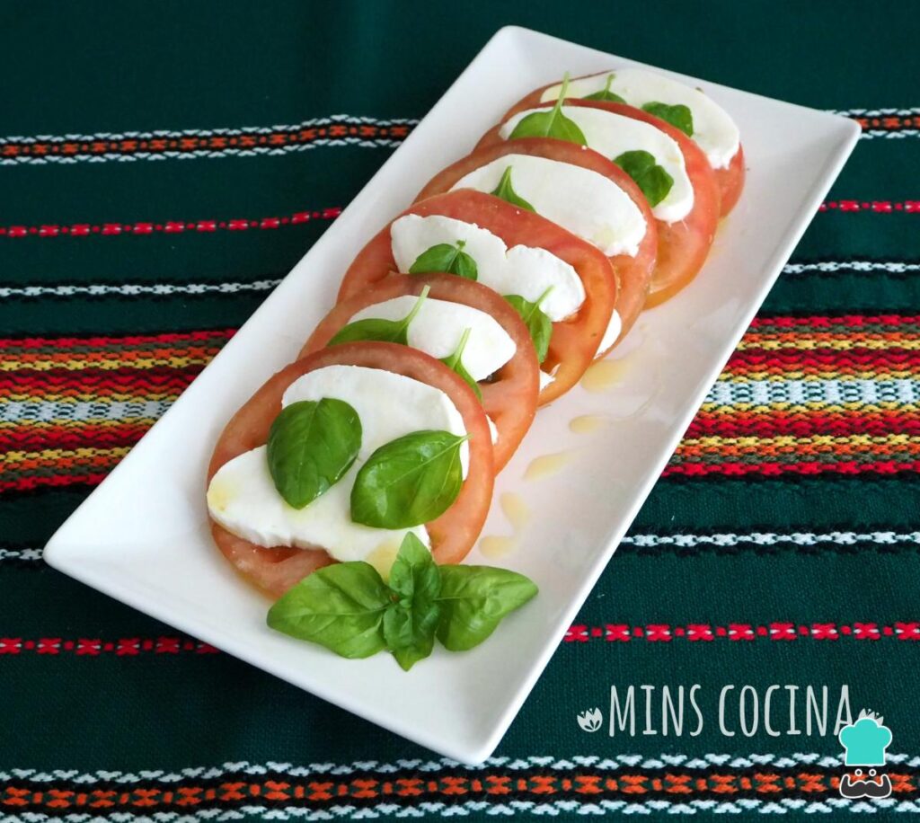 Recette de salade caprese aux tomates et mozzarella fraîche