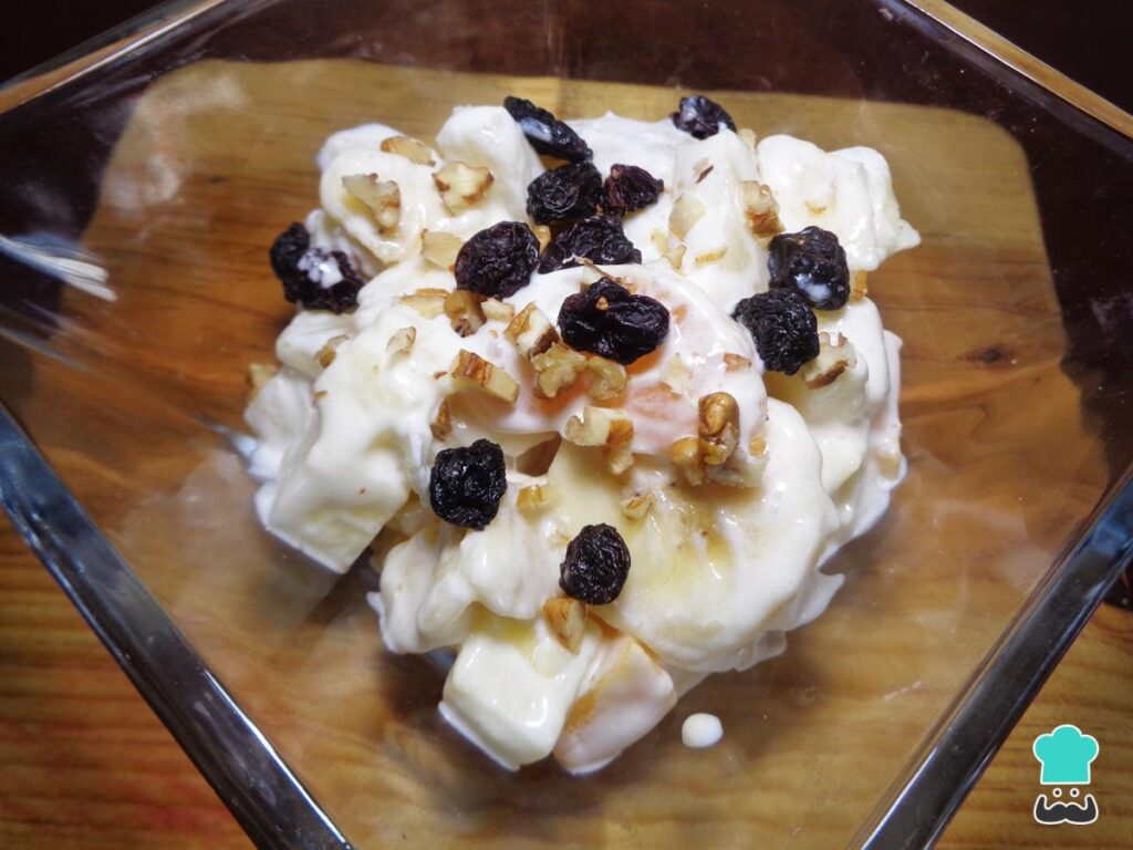 Recette de salade de fruits à la crème et aux noix