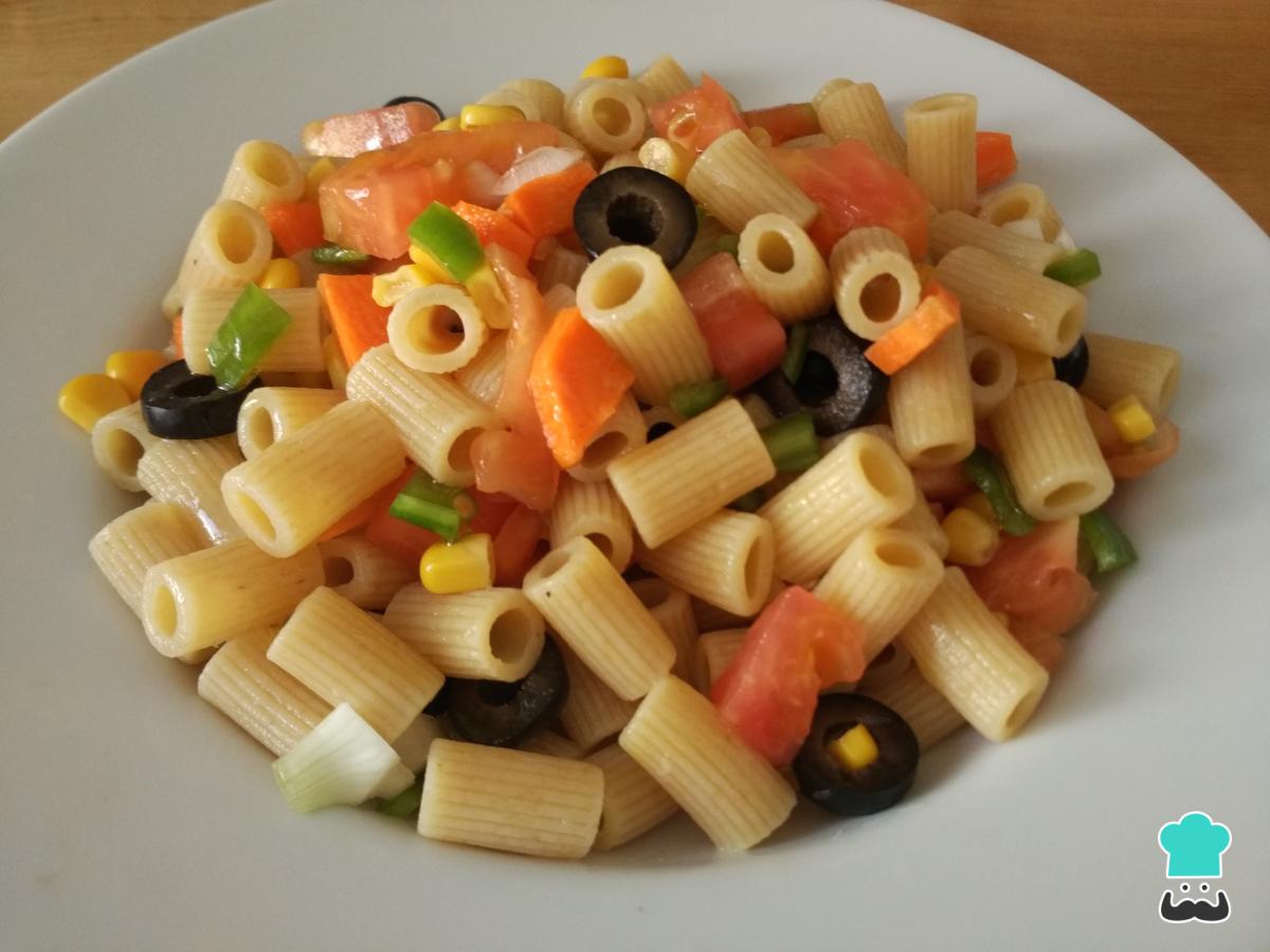 Recette de salade de pâtes à grains entiers et légumes