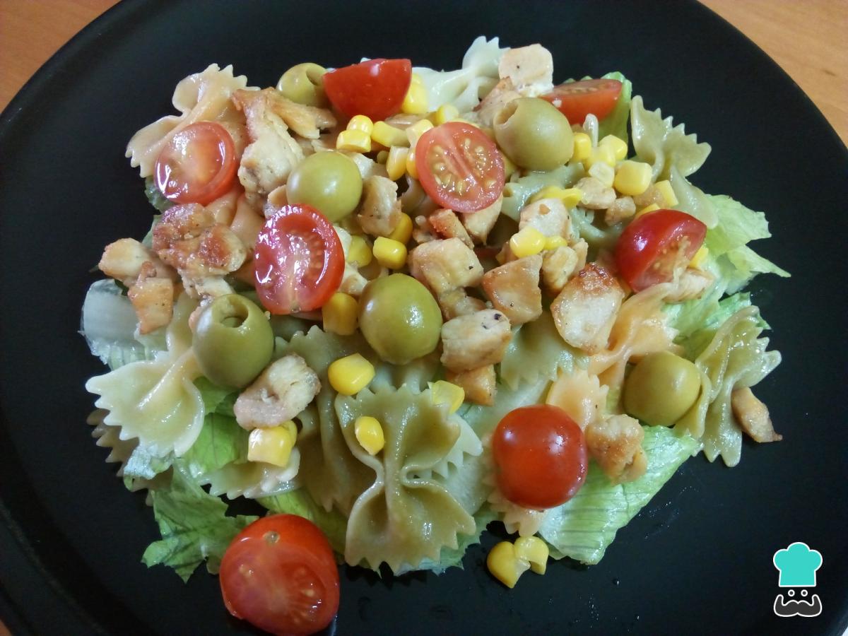 Recette de salade de pâtes au poulet et à la laitue