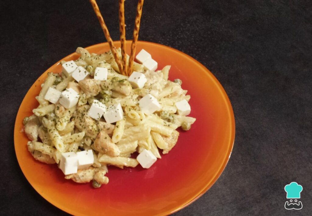 Recette de salade de pâtes au poulet et au fromage