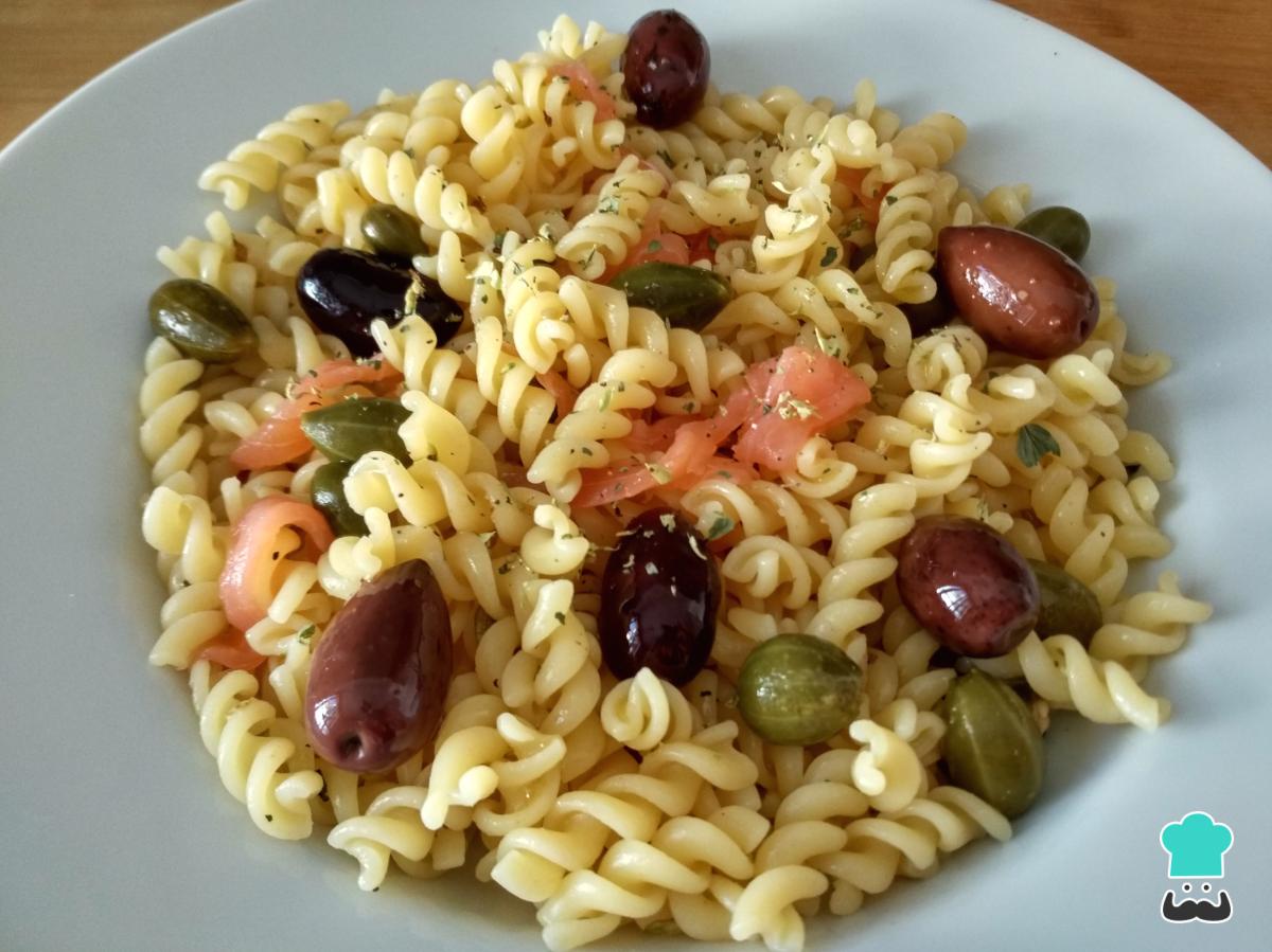 Recette de salade de pâtes au saumon et aux câpres