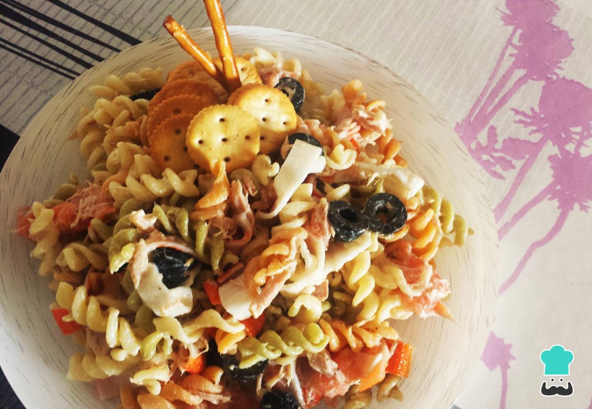Recette de salade de pâtes au saumon fumé et au thon