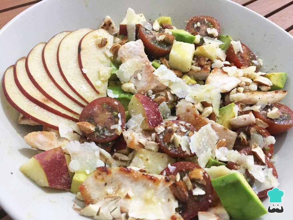 Recette de salade de poulet et d'avocat aux pommes
