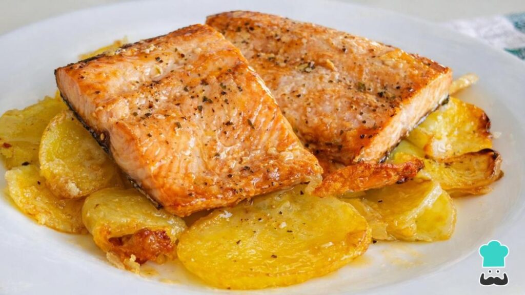 Recette de saumon au four avec pommes de terre et oignons