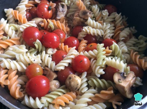 Recette de pâtes aux tomates cerises et basilic - Étape 5