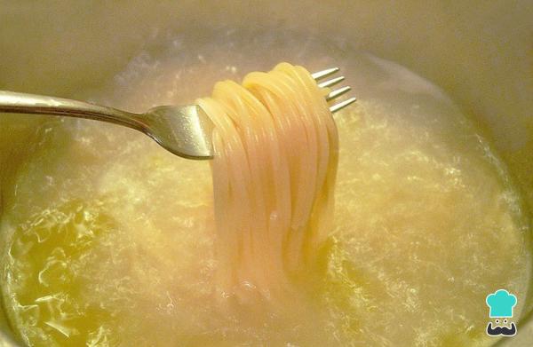 Recette de Spaghettis à la Sauce Alfredo - Étape 1