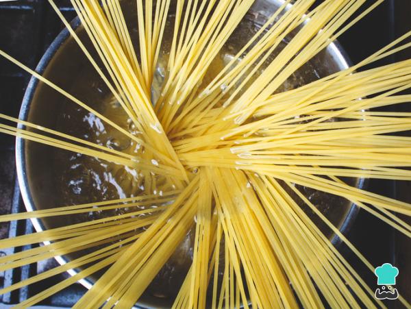 Recette de Spaghetti Verts au Poblano Chili - Étape 1
